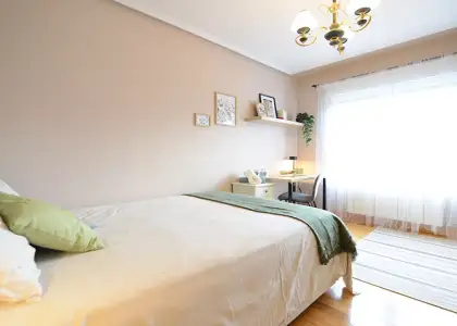 Habitación en alquiler en un apartamento de 3 dormitorios en Txurdinaga en Bilbao