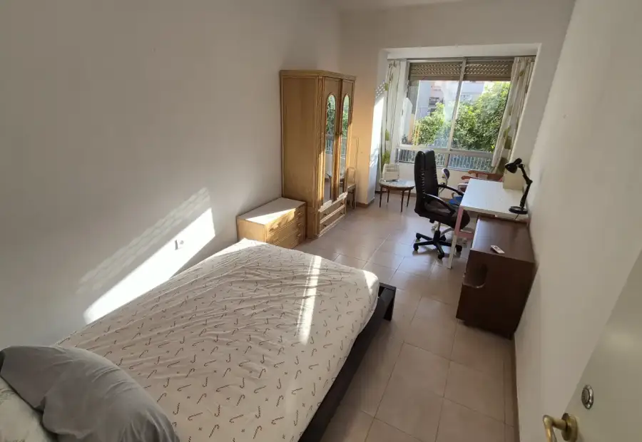 Habitación en piso compartido de 4 dormitorios en alquiler en Ciudad Jardín, Córdoba, gastos incluidos en Córdoba