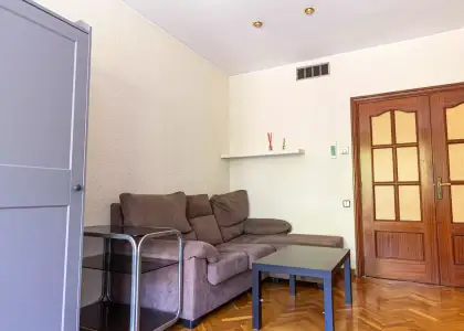Habitación en piso compartido de 4 habitaciones en alquiler en Sants en Barcelona