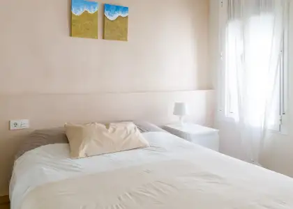 Habitación en piso compartido de 4 habitaciones en alquiler en Zaragoza, ideal para mujeres. en Zaragoza