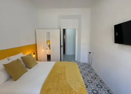 Habitación en piso compartido de 6 habitaciones en alquiler en Albaycín perfecta para chicas, profesionales y estudiantes en Granada