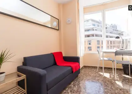 Habitación en un piso compartido de 5 habitaciones en alquiler en Penya-Roja en Valencia