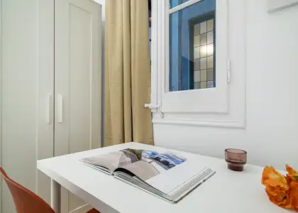 Habitación en un piso compartido de 6 habitaciones en alquiler en la Dreta de l'Eixample, solo para profesionales. en Barcelona