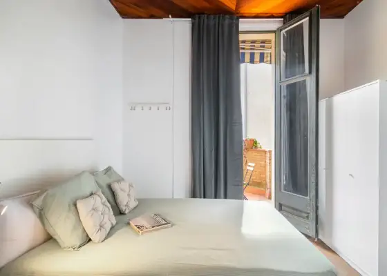 Habitación en un piso compartido de 6 habitaciones en alquiler en la Dreta de l'Eixample, solo para profesionales. en Barcelona