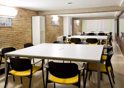 Se alquila habitación en piso compartido de 1 habitación en Ensanche-Zabalgunea, solo estudiantes en Pamplona
