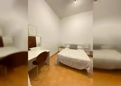 Se alquila habitación en piso compartido de 3 habitaciones en Centro Histórico, todos los gastos incluidos. en Málaga