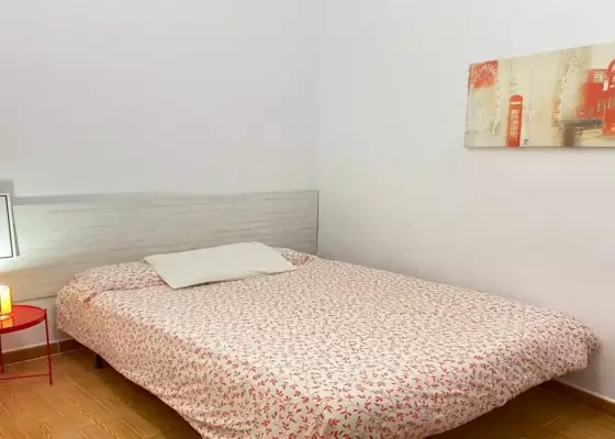 Se alquila habitación en piso compartido de 3 habitaciones en Centro Histórico, todos los gastos incluidos. en Málaga