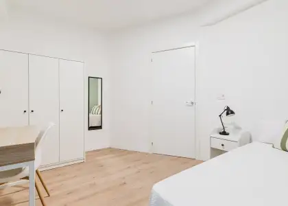 Se alquila habitación en piso compartido de 4 habitaciones en La Malva-Rosa en Valencia