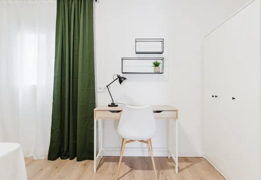 Se alquila habitación en piso compartido de 4 habitaciones en La Malva-Rosa en Valencia