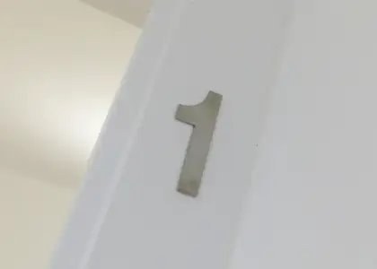 Se alquila habitación en piso compartido de 5 habitaciones en Zaragoza, todos los gastos incluidos. en Zaragoza