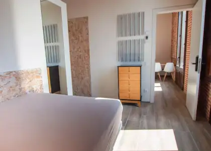 Se alquila habitación en piso de 5 habitaciones en Barcelona en Barcelona