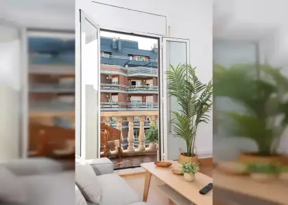 Se alquila habitación en piso de 6 habitaciones en Barcelona en Barcelona